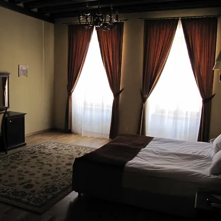 Rezydencja Cleopatra Bed & Breakfast 3*